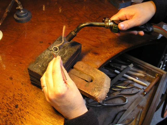 Ambacht:  Goudsmederij Burger is een atelier waar hoge kwaliteit geleverd wordt.